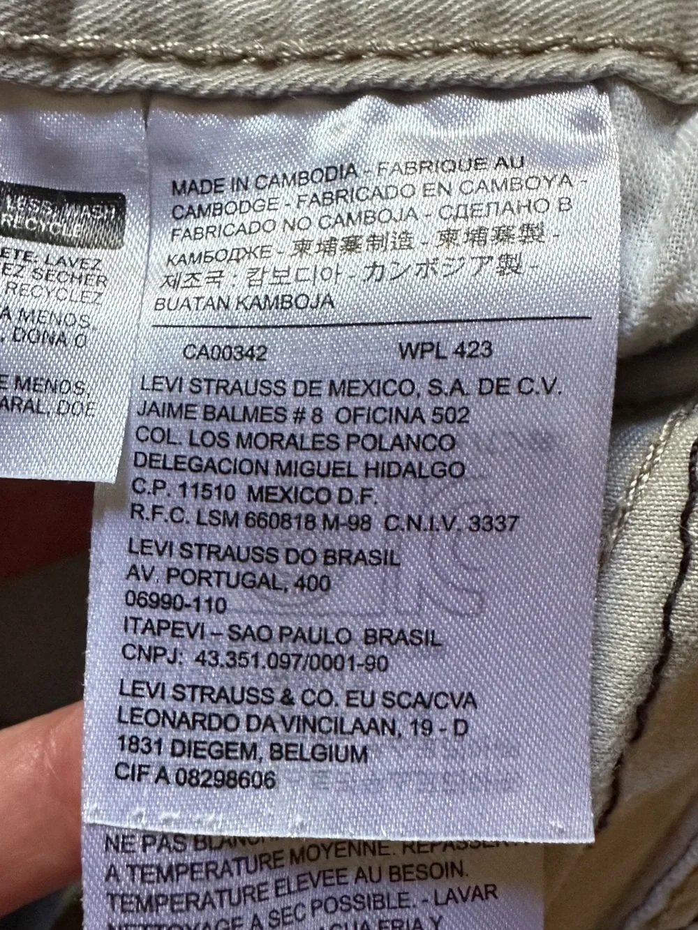 Levi's 514 Straight Fit Khaki Jeans 26x30‎ (Tagged 31x32 Runs Small) Neutral